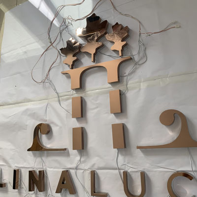 ป้ายอักษรช่องสัญญาณไฟส่องสว่างแบบ OEM ป้ายกระจกเงาย้อนแสง