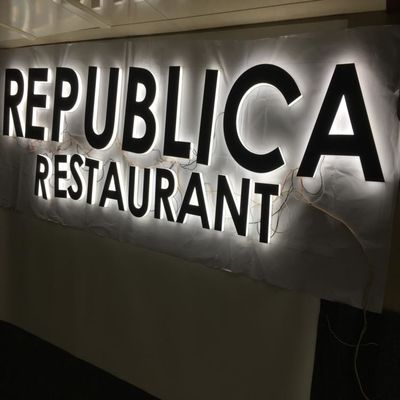 OEM ODM อักษรพลาสติกป้ายอะครีลิคป้ายโฆษณาหน้าร้าน