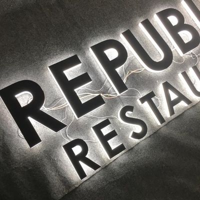 OEM ODM อักษรพลาสติกป้ายอะครีลิคป้ายโฆษณาหน้าร้าน