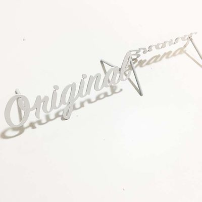 ป้ายตัวอักษรโลหะสีขาวตัดเรียบขัดเงาป้ายตัวอักษรช่อง SS304