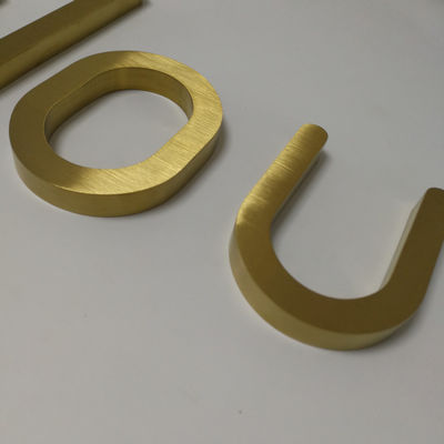 OEM ODM ร้านขายเครื่องสำอางป้ายโลหะประดิษฐ์กลางแจ้ง