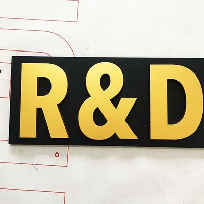 โลโก้ธุรกิจตัวอักษรพลาสติกใสสำหรับป้ายตกแต่งในร่ม