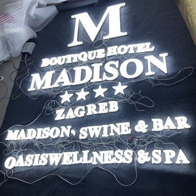 โลโก้ บริษัท อะคริลิค 12 มม. ป้ายผนังอลูมิเนียมช่องตัวอักษรป้องกันสนิม