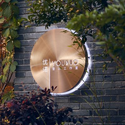 โลหะสแตนเลสรอบกล่องไฟ Led โลโก้ที่กำหนดเอง 3d สว่าง