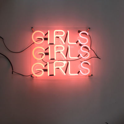 ตัวอักษรแสงนีออนส่วนบุคคลสีชมพู Girls Girls Girls 7.5kv Home Decor