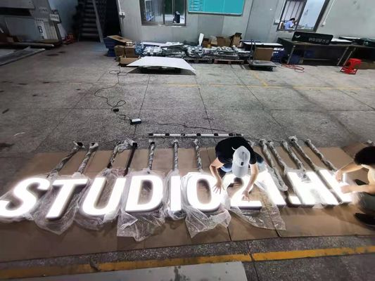 ป้ายอักษรโลหะ 3 มิติติดเพดานอะครีลิคสีดำสำหรับ Wall