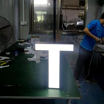 ป้ายอักษรโลหะ 3 มิติติดเพดานอะครีลิคสีดำสำหรับ Wall